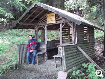Schutzhütte am Wanderwege-Netz